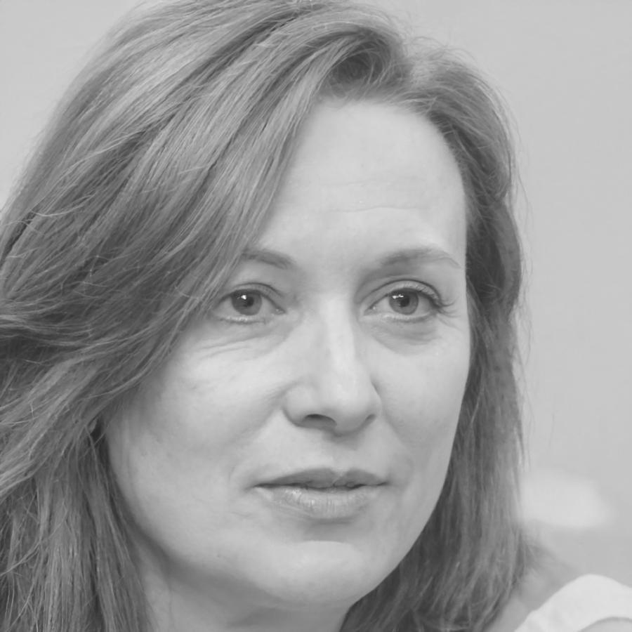 Instructora especialista en riesgos financieros